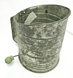 VINTAGE BROMWELL’S SIFTER WITH GREEN HANDLE - Picture 1 of 6