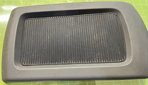 GRAY 2005-2007 NISSAN ARMADA SE FRONT CENTER CONSOLE COVER LID OEM USED U12 - Picture 1 of 16