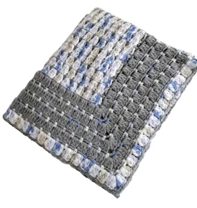 Manta de bebé de ganchillo hecha a mano género neutro gris blanco lavanda 39”x 32” nueva sin etiquetas - Imagen 1 de 10
