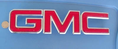 GMC PARRILLA DELANTERA EMBLEMA ROJO/CROMO OEM ENVIADO 02-09 03 04 05 06 07 08 0160590 Foto 1 de 4