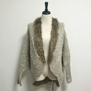 XOXO Oat Beige Cable Knit Faux Fur Trim Dolman Hi Lo Open Front Cardigan Medium - Picture 1 of 11
