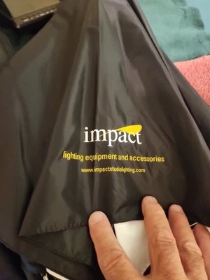 Paraguas parabólico Impact 32" y 45" | Blanco/Negro Foto 1 de 4