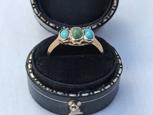 Antique ladies 18ct gold 3 stone turquoise ring. Size M 1/2. - Picture 1 of 6