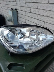 Right side headlights for 00-06 Mercedes S-Class removed from 2006 S430 4matic - Picture 1 of 6