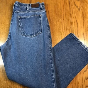 LL Bean Jeans Mens 38x32 Crisp Clean Blue Denim Relaxed Fit Straight Leg - Picture 1 of 8