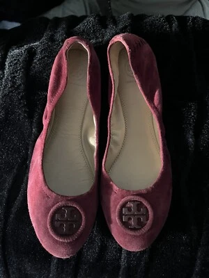 Pisos de ballet de gamuza borgoña Tory Burch talla 8,5 Foto 1 de 4