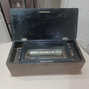 Antigua caja de música suiza de mediados del siglo XIX en palo de rosa granulado 17" x 8" x 6". Trabajo - Imagen 1 de 12