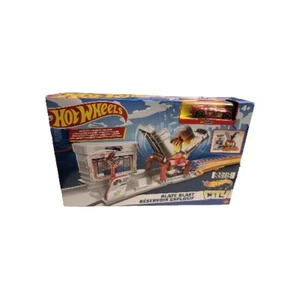 Hot Wheels City Blaze Blast Foldout Playset With Vehicle Mattel 4+ - Picture 1 of 12