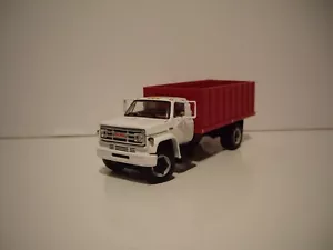 DCP FIRST GEAR 1/64 WHITE CAB GMC 6500 SINGLE AXLE RED BOX GRAIN TRUCK - Picture 1 of 6