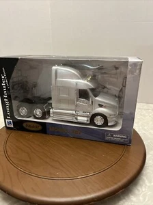 Nuovo camion Ray Silver Peterbilt 387 in scatola originale. 1999 NOS BEL CAMION - Foto 1 di 5