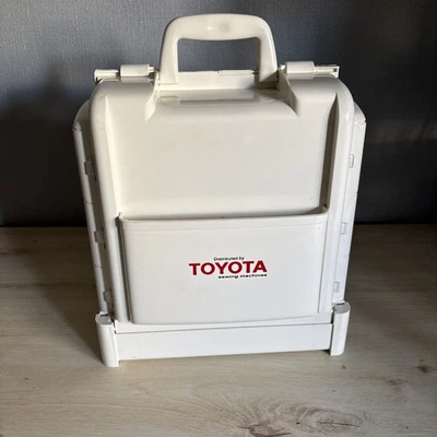 Toyota Nähmaschinenzubehörkasten & viele Fäden & Nähzubehör  - Bild 1 von 4