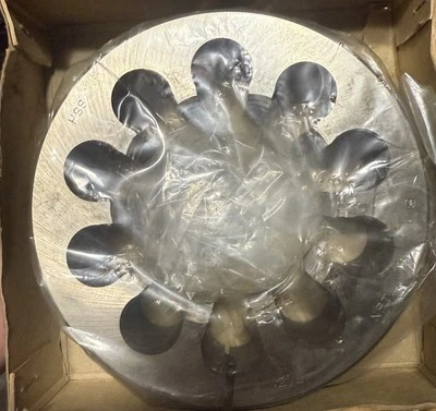 2-1/2"-8 NPT" 5" OD HSS Round Adjustable Round Split Pipe Die - Image 1 of 3