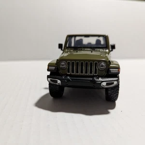 2021 Jeep Gladiator Overland Open Top Maßstab 1:27 Diecast Modell grün von Motormax - Bild 1 von 12