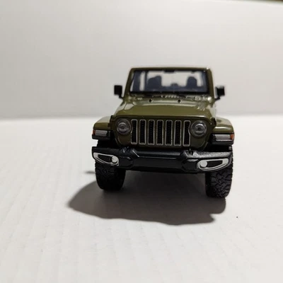 2021 Jeep Gladiator Overland Open Top 1:27 Scale Diecast Model Green by Motormax - Image 1 of 4