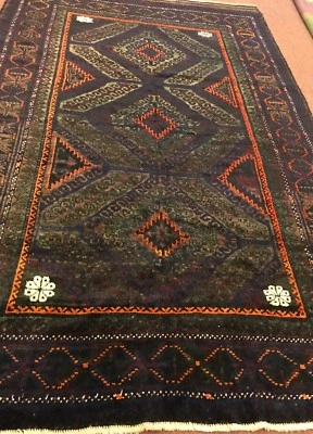 UNA ATRACTIVA ALFOMBRA BALUCHTAN COLOR FONDO MORADO Foto 1 de 4