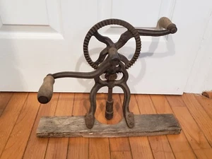 vintage dual hand crank Driven Cast Iron square head tool barn find socket? - Picture 1 of 8