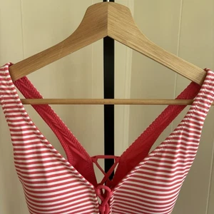 Tommy Bahama Striped Breaker Bay Coral Reversible Lace Back 1pc Swimsuit 12 NWT - Picture 1 of 11
