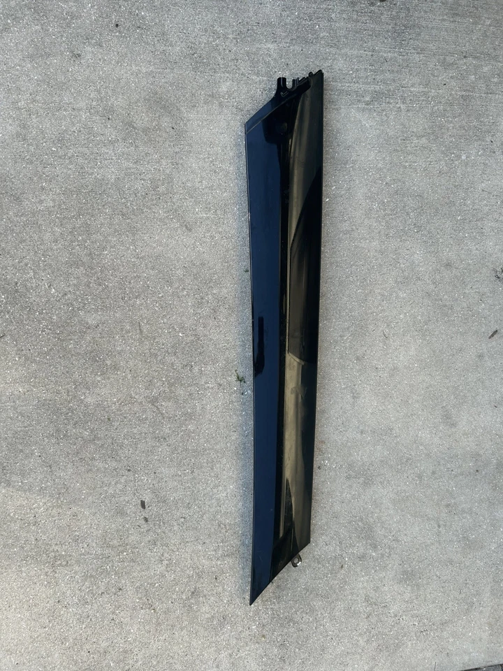 76837-1LA0A ORIGINAL DO FABRICANTE FINALIZADOR-PILAR FRONTAL LH INFINITI QX56 QX80 768371LA0A - Imagem 1 de 3