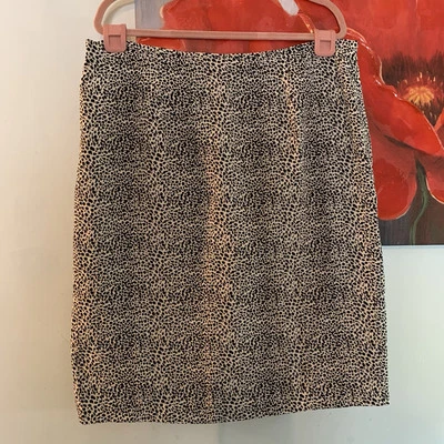 Falda lápiz ligera de seda forrada con estampado animal 16W CASUAL CORNER para mujer Foto 1 de 4