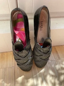 Snake-Pumps, Lackleder, flacher Blockabsatz, Designermode-sehr spannend! - Bild 1 von 4