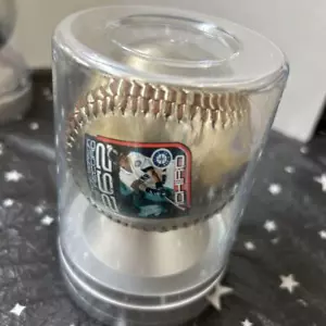 Ichiro's 2004 Major League Baseball 262 Hits Commemorative Gold Photo Ball - Picture 1 of 8