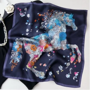 Bufanda cuadrada pequeña estampada caballo seda morera 100% 53cm - Imagen 1 de 36