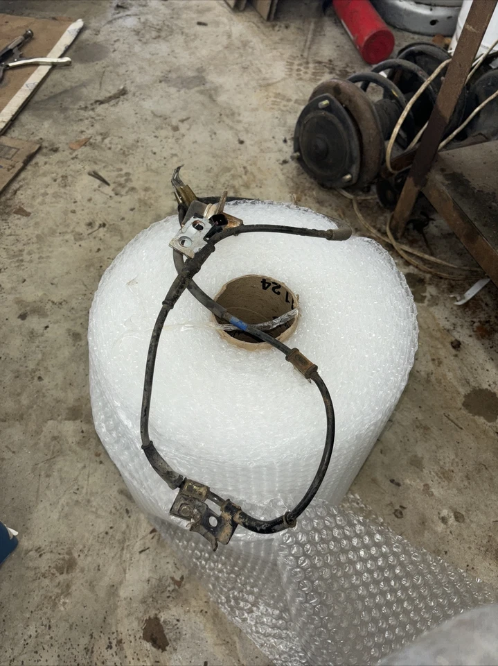 Mitsubishi 3000GT Dodge Stealth AWD TT ABS Wheel Speed Sensor MB618815 RH RIGHT - Image 1 of 1