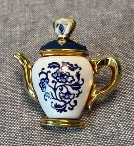 Brooch Pin Blue Delft Style Ceramic Teapot Brooch Avon 1997 Pin Back - Picture 1 of 10