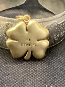 Collar Gato Etiqueta Cuatro Hojas Trébol Dorado 9 Vidas Nombre Por Favor Llame - Imagen 1 de 6