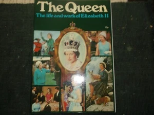 Vintage History Book THE QUEEN LIFE+WORK OF ELIZABETH 2 (1973Macmillan Press) - Bild 1 von 11