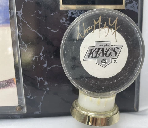 Wayne Gretzky LA Kings #99 Honorary Plaque w/ Signed Puck + Player Card JSA COA Cover