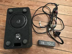 Soundsystem Subwoofer mit Verstärker VW up! Skoda Citigo Seat Mii - Bild 1 von 5