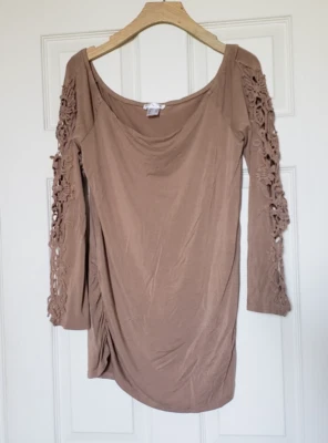 Blusa para mujer Venus de manga larga lateral acanalada con apliques - talla grande - usada en excelente estado Foto 1 de 4