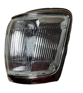 LEFT TURN SIGNAL INDICATOR LIGHT FOR TOYOTA HILUX 4 RUNNER 1991-1995 - Picture 1 of 6