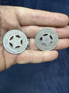 2 alte Glücksmünzen aus Aluminium siehe Bilder - Bild 1 von 2