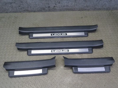 08-14 LEXUS USE20L IS-F JUEGO DE 4 PUERTA DELANTERA TRASERA PLACA DE ALFÉIZAR PANEL DE MOLDURA OEM Foto 1 de 4