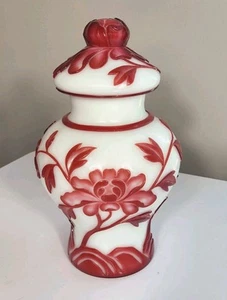 Antiguo jarrón urna chino de vidrio de Pekín con recubrimiento rojo - República de China - Imagen 1 de 21