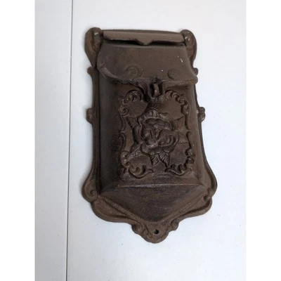 Cassetta postale da parete vintage in ghisa marrone, design rosa goffrato decorativo.  - Immagine 1 di 4