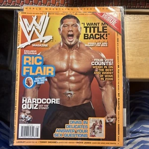 WWF WRESTLING MAGAZINE AGOSTO 2006 BATISTA WWE Ric Flair Divas Sex Questions Drax - Foto 1 di 4
