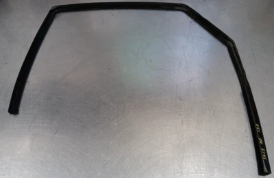 SATURN L100 2002 OEM RR VENTANA TRASERA DERECHA MOLDURA TIRA METEOROLÓGICA CANAL 24419435 4R Foto 1 de 4