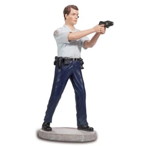 Französischer Polizist mit Pistole im Anschlag - Picture 1 of 1