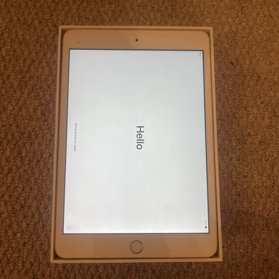 Apple iPad Mini 3 64GB in gold good condition - Image 1 of 4