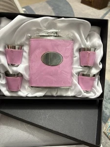 Frasco de cadera rosa con 4 tazas en caja de regalo - Imagen 1 de 9
