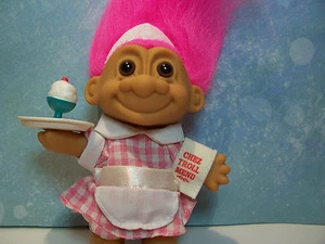 CAMARERA HELADA SUNDAE - 5" Muñeca Russ Troll - NUEVA EN BOLSA ORIGINAL - Imagen 1 de 4