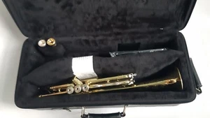 Bach USA TR300 Student trumpet F78644 with 2 mouthpieces 16C4-GP - Picture 1 of 11