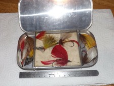 VINTAGE OLD ANTIQUE LEATHER ALUMINUM FLY TACKLE BOX FEATHER FLIES FLYROD LURES