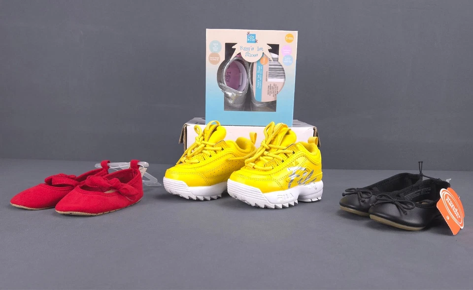 Lote de 4 pares de zapatos para bebés niñas 6 - 12 M, FILA US 5 viejos azul marino negro rojo brillante Foto 1 de 4