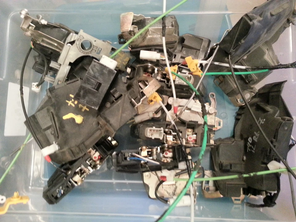 BMW E38 740iL Cerradura y actuador puerta trasera izquierda 1995-96-97-98-99-2000-2001 Foto 1 de 1