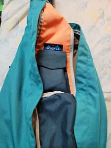 Mochila Kavu Cuerda Eslinga Cinco Bolsillos Naranja Verde Azulado Estampado - Imagen 1 de 10