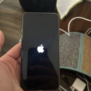 iPhone 11 Pro Max cassé (lire description) - Photo 1 sur 6